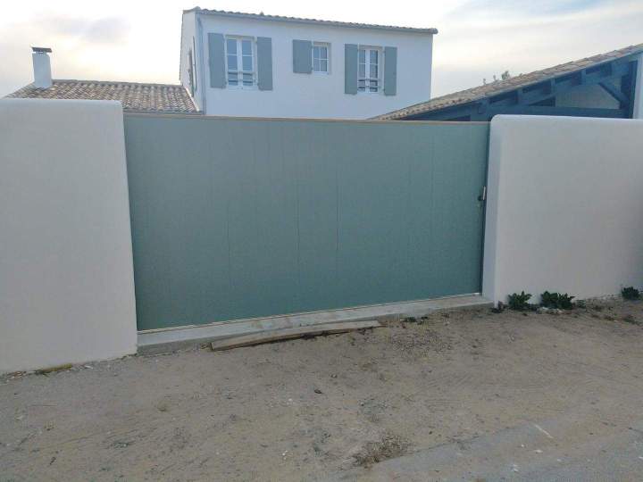 Bardage façade vert gris clair moderne La Rochelle