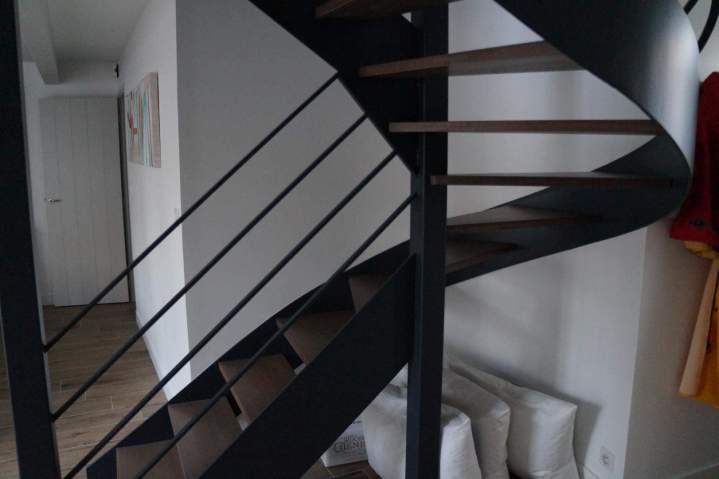 Escalier spiral bois  rampe La Rochelle