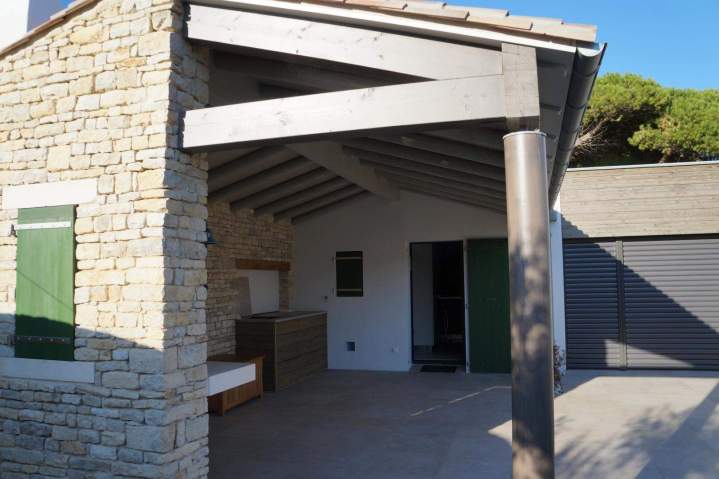 Pergola bois structure ossature moderne La Rochelle