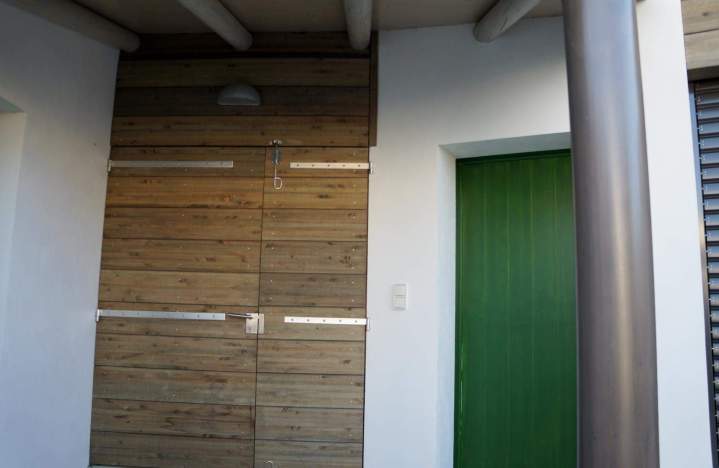 Porte entrée bois massif style atelier La Rochelle